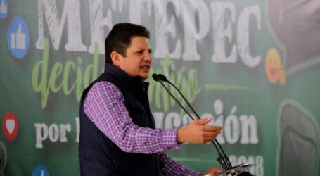 Alcalde de Metepec regresa impuestos con acciones educativas