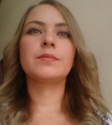 Pinto para que el espectador encuentre su propia historia: Mónica Álvarez