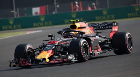 Verstappen hizo el mejor tiempo; Checo en el 11