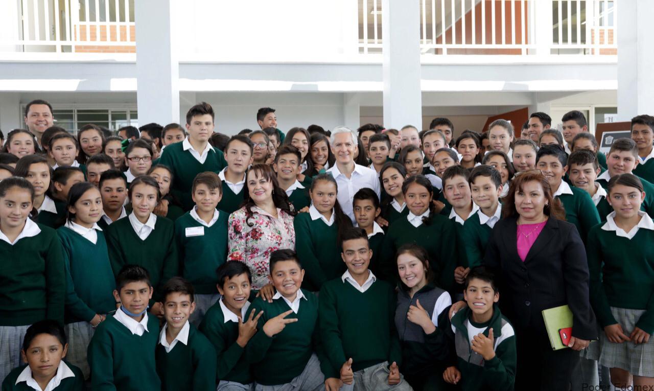 ENTREGA DEL MAZO RECONSTRUCCIÓN DE ESCUELA, EN VILLA GUERRERO Poder