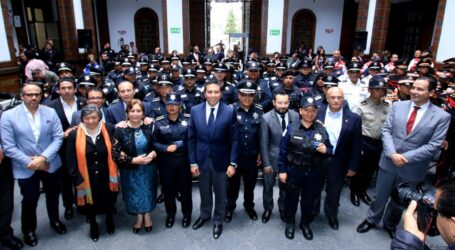 Tarjetas para policías de Toluca para recuperar dignidad y confianza