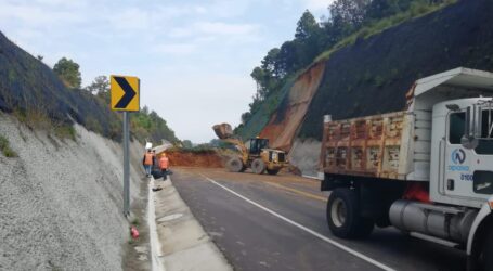 ATIENDE GEM DERRUMBE EN LA AUTOPISTA TOLUCA-ZITÁCUARO