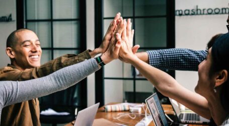 CULTURA, LIDERAZGO Y OPORTUNIDADES LABORALES: FACTORES QUE FOMENTAN LA SATISFACCIÓN LABORAL
