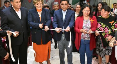 INAUGURAN MIGUEL SÁMANO Y MARIBEL MARTÍNEZ EXPO-VENTA ARTESANAL