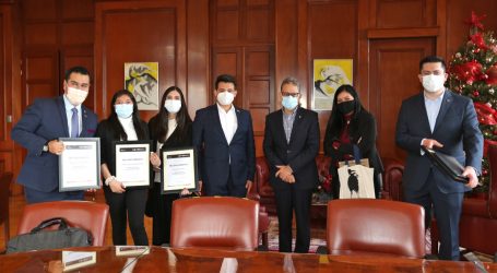 Alfredo Barrera reconoció a estudiantes de UAEM ganadores del Premio Estatal de la Juventud