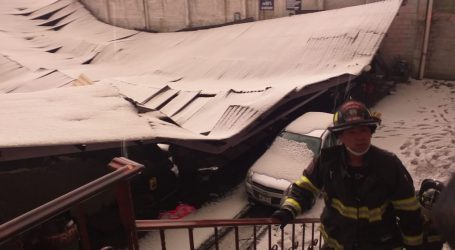 Atienden PC y Bomberos de Toluca derrumbe de techumbre