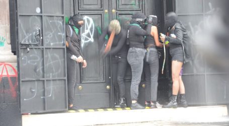 CON PINTAS Y DAÑOS A EDIFICIOS, MARCHAN POR UN “ABORTO SEGURO”