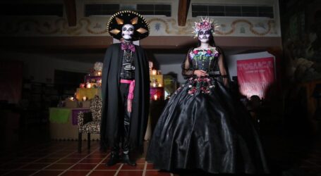 En Toluca se llena de vida el panteón de la Soledad