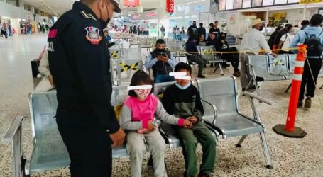 Policía de Toluca devuelve a dos menores con su familia, luego de que intentaron comprar boletos en la Terminal de Autobuses
