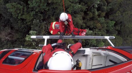 RESCATA GRUPO RELÁMPAGOS A MUJER QUE CAYÓ EN PARAPENTE
