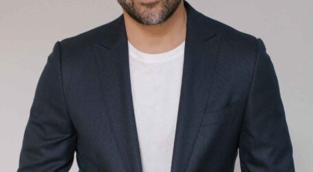 Alfonso Herrera fue galardonado en los II Premios Ondas Globales del Podcast como Mejor Actor, gracias a su interpretación del Hombre Murciélago en ‘Batman Desenterrado’, de Spotify.