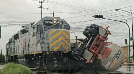 Volcadura de pipa y derrame de combustible provoca desalojo en zona industrial de Toluca