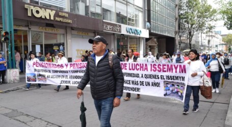 PENSIONADOS PROTESTAN, SÓLO LES HAN PAGADO A 250 DE SEIS MIL