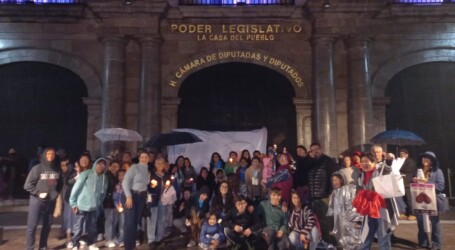 MANIFESTACIÓN SILENCIOSA FRENTE A LA CÁMARA DE GRUPOS ANTIABORTO