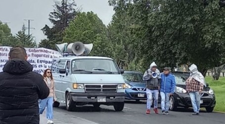 BLOQUEAN MAESTROS PASEO TOLLOCAN EN BUSCA DE BASES DE TRABAJO