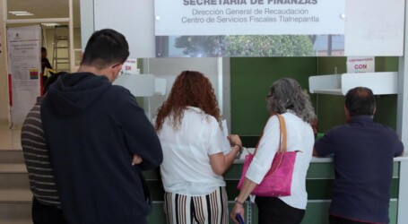 El Gobierno que encabeza la Maestra Delfina Gómez Álvarez coordina esfuerzos entre las diferentes instancias encargadas de la seguridad pública, tanto federales, estatales y municipales, para combatir el delito de extorsión.     En la Mesa de Coordinación para la Construcción de la Paz número 39, se informó a la Gobernadora Delfina Gómez Álvarez, por parte de la Fiscalía General de Justicia del Estado de México (FGJEM), que del 1 de enero al 31 de octubre de 2023, las órdenes de aprehensión cumplimentadas en contra del delito de extorsión aumentaron 68 por ciento, en comparación con el mismo periodo de tiempo del año 2022.     Además, la Fiscalía dio a conocer, que han recibido sentencia condenatoria 215 personas, lo que representa un 6 por ciento más con respecto al mismo periodo de 2022.     La administración estatal reafirma su compromiso para generar estrategias con los diferentes órdenes de gobierno en el combate a la delincuencia, con la finalidad de dar resultados positivos a las y los mexiquenses y atender una de las principales demandas de la ciudadanía que es vivir en ambientes seguros y tranquilos.     Por ello, con la realización de las Mesas de Coordinación para la Construcción de la Paz, se da seguimiento a las acciones y estrategias que se implementan en materia de seguridad en las diferentes regiones del territorio mexiquense.     En el Salón Guadalupe Victoria, del Palacio del Ejecutivo estatal, participaron en la reunión Horacio Duarte Olivares, Secretario General de Gobierno, y Andrés Andrade Téllez, Secretario de Seguridad.     También asistieron integrantes de la Secretaría de Marina (Semar), de la Secretaría de la Defensa Nacional (Sedena), de la Fiscalía General de la República (FGR), la Fiscalía General de Justicia del Estado de México, de la Coordinación Estatal de la Guardia Nacional en el Estado de México, del Centro Nacional de Inteligencia (CNI) en el Estado de México, de la Comisión de Derechos Humanos del Estado de México (Codhem), la Coordinación General de Protección Civil y Gestión Integral del Riesgo y autoridades municipales