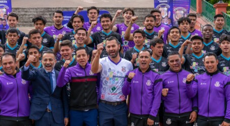 Artesanos de Metepec se toman la foto oficial