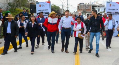 Inaugura Maccise pavimentación de la calle 20 de Noviembre en San Martín Toltepec