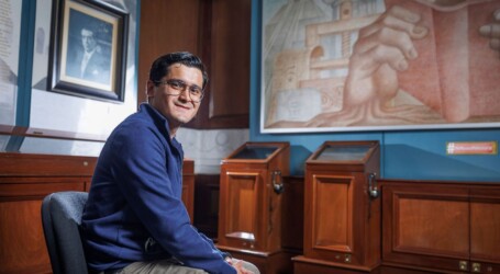 Leonel González Corral, egresado UAEMéx, reconocido por desarrollar investigación sobre lesiones en rodilla