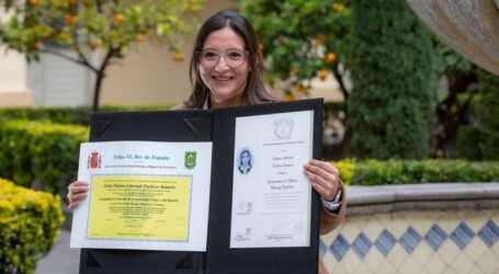 Egresada UAEMéx obtuvo el doble grado de licenciatura con universidad de Europa