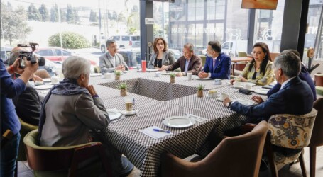 TIENE FERNANDO FLORES VISTO BUENO DE EX ALCALDES DE METEPEC
