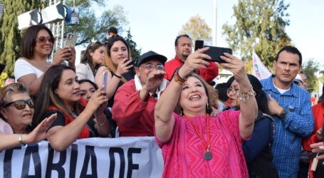 +”Está cabrón aguantar la sequía en el país, pero más cabrón está aguantar otro sexenio a Morena”, dijo Xóchitl Gálvez; fue un mitin escaso ante la candidata, que presagia la muerte del PRI