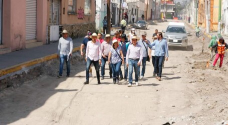 Supervisa Ayuntamiento de Toluca obras de rehabilitación de varias calles en la capital mexiquense