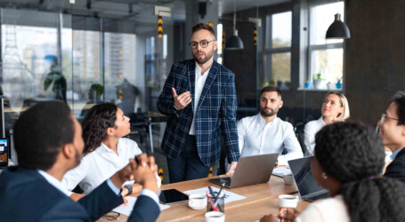Desconfianza entre empleadores y empleados, error común de muchas empresas