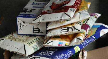 HASTA CASAS SE FABRICAN CON TETRA PAK RECICLADO