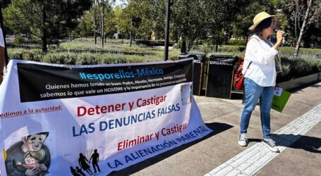 Padres de familia denuncian Violencia Institucional y dicen No a la Ley Vicaria