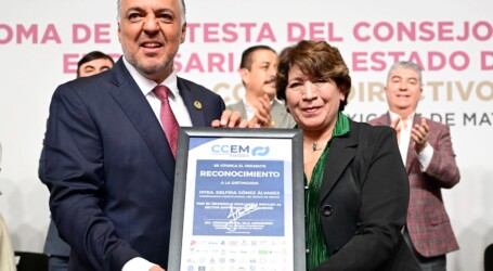Delfina Gómez Álvarez toma protesta a los integrantes del CCEEM