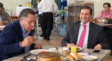 +Maccise no le dejará “diciembre negro” a Moreno; entregaré el Ayuntamiento en mejores condiciones en que las recibí: Juan; baches, problema estructural: Moreno; compartieron pan y sal