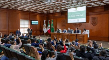 UAEMéx reconoce excelencia académica de su comunidad, con preseas “Ignacio Ramírez Calzada” e “ Ignancio Manuel Altamirano”