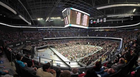 50 mil personas escucharon “buenas noticias” en la asamblea de los Testigos de Jehová