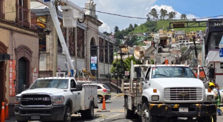 CAMBIAN POSTE Y EL TRÁFICO SE DESQUICIÓ