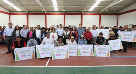 AGRICULTORES TOLUQUEÑOS RECIBEN FERTILIZANTE