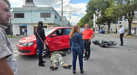 ACCIDENTE: AUTO CONTRA MOTO; EL CONDUCTOR QUEDÓ INMÓVIL