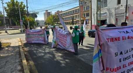 DELFINA YA HABÍA ACEPTADO, PERO NO NOS CUMPLEN, DICEN PARISTAS DE SALUD