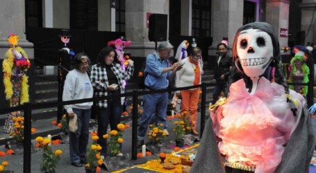 DIEZ MIL VISITANTES TUVO LA OFRENDA MONUMENTAL