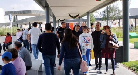 Y TODOS, EN JUBILOSO TROPEL, FUERON A COMPRAR Y MIRAR EN LO NUEVO DE METEPEC