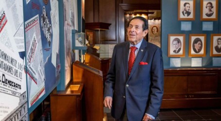 UAEMéx recibe donación a su acervo hemerográfico