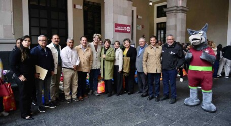 Logra Doña Delfina colecta de 18 toneladas de alimento para perros y gatos en situación de calle