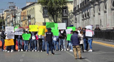 PROTESTAN ESTUDIANTES CONTRA EL NEPOTISMO EN EL REPARTO DE PLAZAS MAGISTERIALES