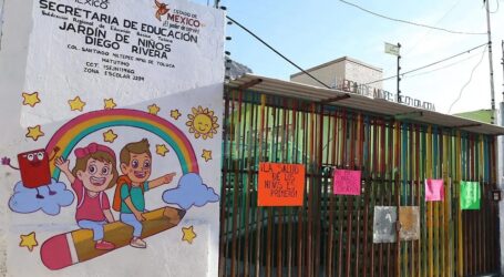 Reportan brote de coxsackie en jardín de niños de Santiago Miltepec; padres exigen su cierre