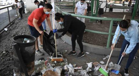 Se unen jóvenes y ponen guapo el bajo puente de Tollocan