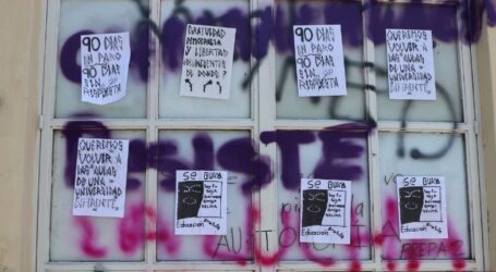 + Extrañas manifestaciones de pseudouniversitarios; Piden cuentas sobre los gastos del festejo de Higinio; Da miedo cuando anuncian la construcción de nuevos hospitales