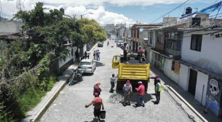 Atiende el gobierno de Toluca solicitudes emergentes de bacheo y taponamientos de alcantarillado