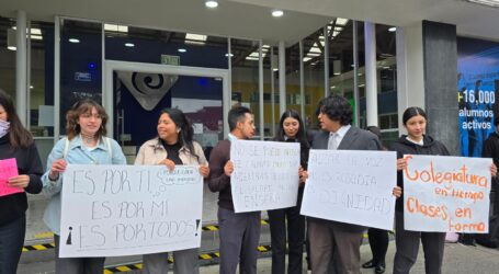 PROTESTA EN UNIVER MILENIUM POR FALTA DE PAGO A LOS MAESTROS
