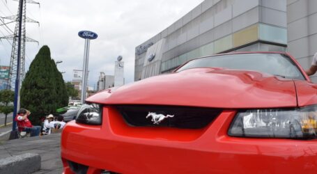 UN DOMINGO ENTRE MUSTANGS DE 1960 A 2025 Y UN FORD MODELO T DE 1908 EN SÁNCHEZ