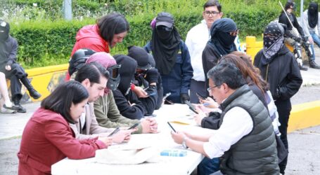 Tras tensión entre grupos estudiantiles de la Facultad de Ciencias Políticas y Sociales se logran acuerdos en mesa de diálogo